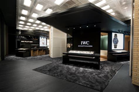 IWC opens a Florida boutique. 